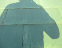 タスペーサー梅雨前に重要です！縁切り工法：コロニアル屋根タスペーサー取付施工邸のBefore（施工前）の様子